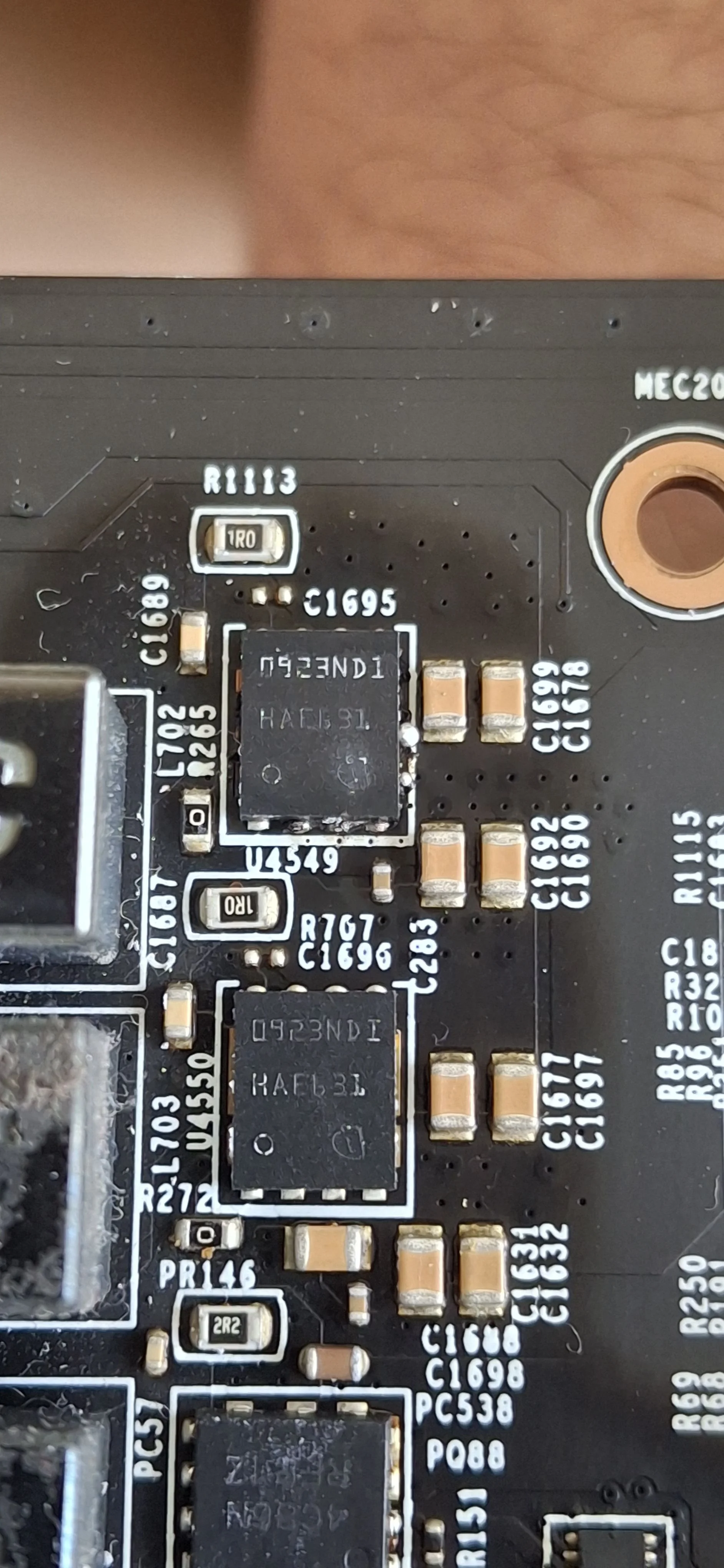 Kde selhala ochrana? Příběh MSI GTX 1080: Když spálený MOSFET zničí VRAM i grafické jádro
